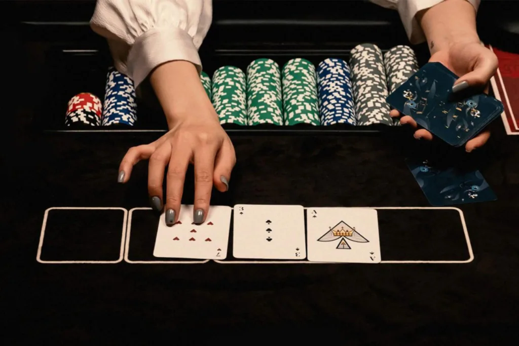 Poker-la-tro-choi-casino-tao-nen-con-sieu-bao-tren-thi-truong-ca-cuoc